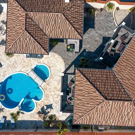 Villa Dalmatinac & Dalmatinka Murvica (Policnik)